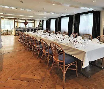 מלון Seminarhotel Linde 3*